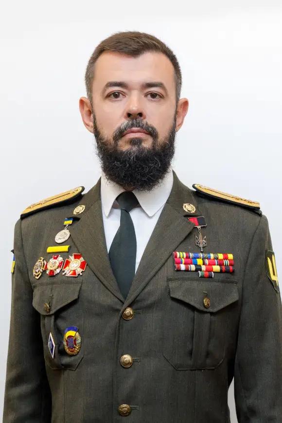 Недря Кирило Михайлович – директор ліцею, кандидат історичних наук, доцент, магістр політології та права.