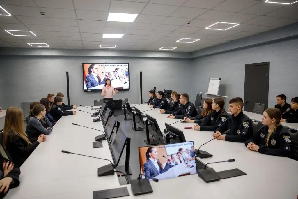 Описание: C:\Users\Rostyslav\Desktop\02.03\Мистецтво публічного воступу\1.jpg